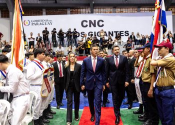 Ejecutivo defiende uso de fondos públicos para comunicación