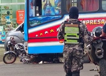 Colisión entre bus y motocicleta se cobra la vida de tres jóvenes en Capiatá