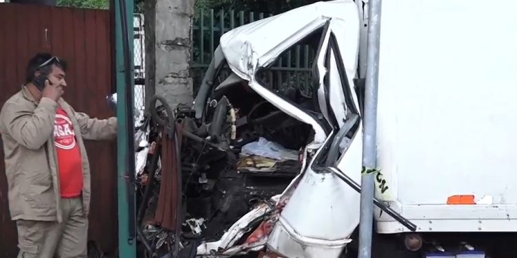 Colisión entre camiones se cobra la vida de un joven conductor en Ñemby