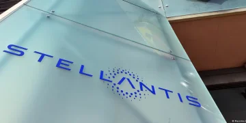 Stellantis retira hasta 700.000 coches híbridos en el mundo