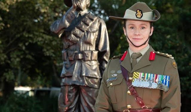 Australia nombró por primera vez a una mujer al frente de su Ejército