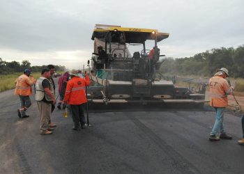 Corredor Bioceánico avanza con pavimentación asfáltica en el Chaco