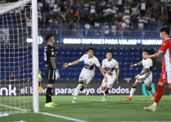 Olimpia marca goles certeros a Nacional y se reencuentra con la victoria