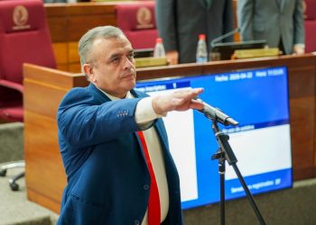 Carlos Liseras asume como senador en reemplazo de Hernán Rivas