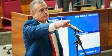 Carlos Liseras asume como senador en reemplazo de Hernán Rivas