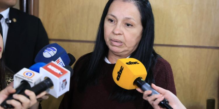 Caso Hernán Rivas: Senadora instó a la ANR a asumir un compromiso moral sobre su «carruaje»