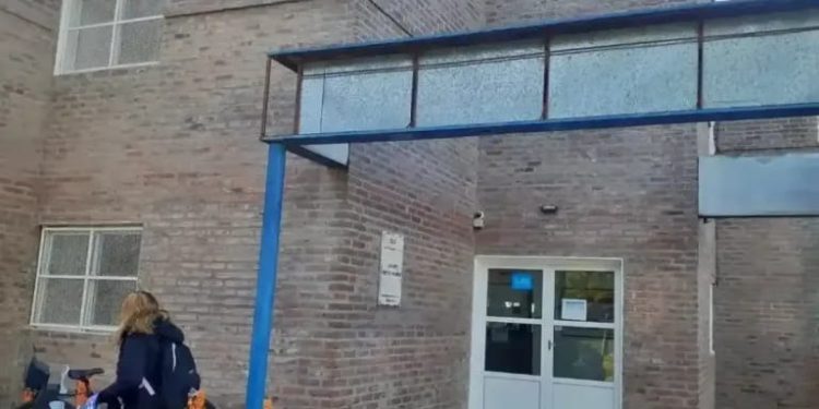 Alumno entró a un colegio y atacó a 9 compañeros con una cadena de moto