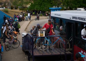 El «ciclobús», la «solución» para cubanos en medio de la crisis energética