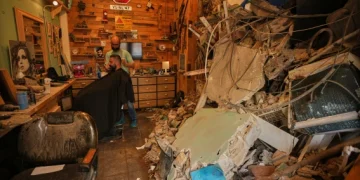 Macron dice que un soldado francés murió y 3 resultaron heridos en ataque a fuerzas de paz en Líbano