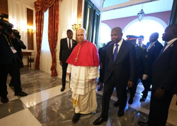 En la 3ra parada de su gira por África, el papa brinda mensaje de aliento al pueblo angoleño