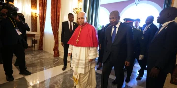 En la 3ra parada de su gira por África, el papa brinda mensaje de aliento al pueblo angoleño