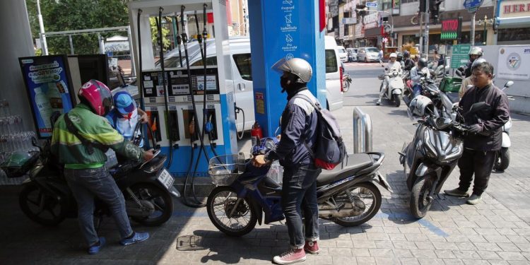 Crisis energética en Asia: obligan a usar bicicletas, menos aire acondicionado y ascensor