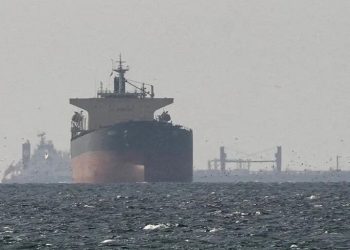 Primeros buques cruzan el estrecho de Ormuz tras anuncio de tregua