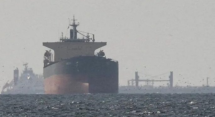 Primeros buques cruzan el estrecho de Ormuz tras anuncio de tregua