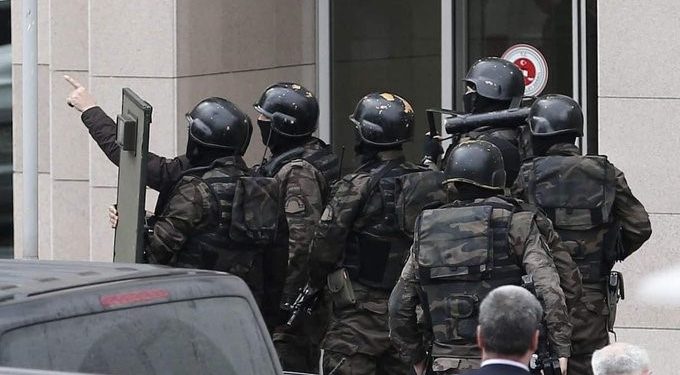 Exalumno abrió fuego en una escuela, hirió 16 personas y luego se quitó la vida