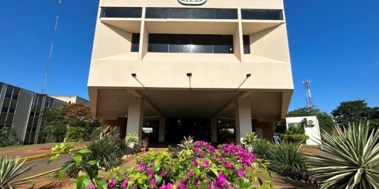 Hospital Nacional bajo la lupa: operaba solo hasta el mediodía, según Salud