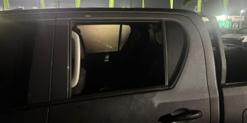Rompieron vidrio de camioneta, se llevaron arma de fuego y otros objetos