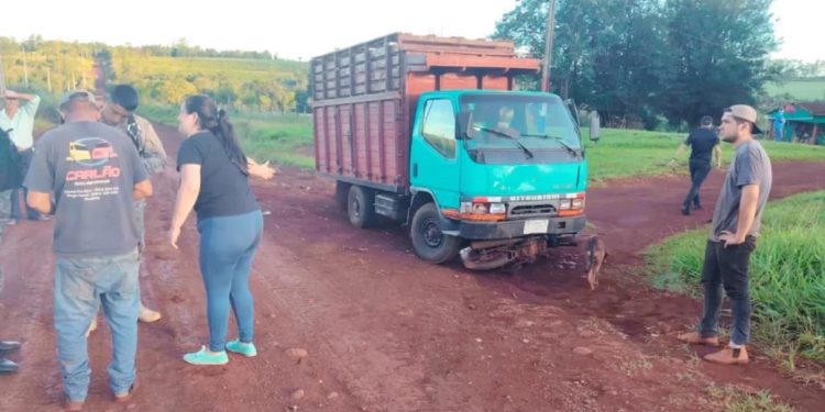 Falleció un menor: la moto en la que iba chocó con un camión