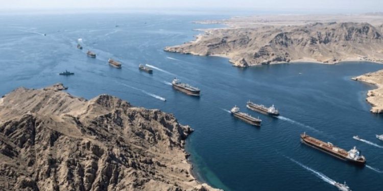 EAU exige a Irán respetar la tregua y reabrir Ormuz