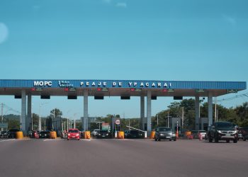 MOPC activa carril extra en Ypacaraí para facilitar vuelta a Asunción