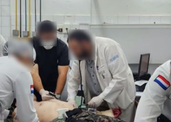 Enfrentamiento entre barras y Policía dejó un agente herido