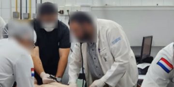 Enfrentamiento entre barras y Policía dejó un agente herido