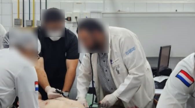 Enfrentamiento entre barras y Policía dejó un agente herido