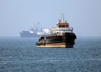Buque capturado frente a la costa de los EAU se dirige a aguas iraníes