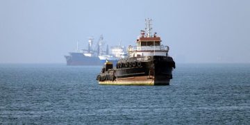 Buque capturado frente a la costa de los EAU se dirige a aguas iraníes