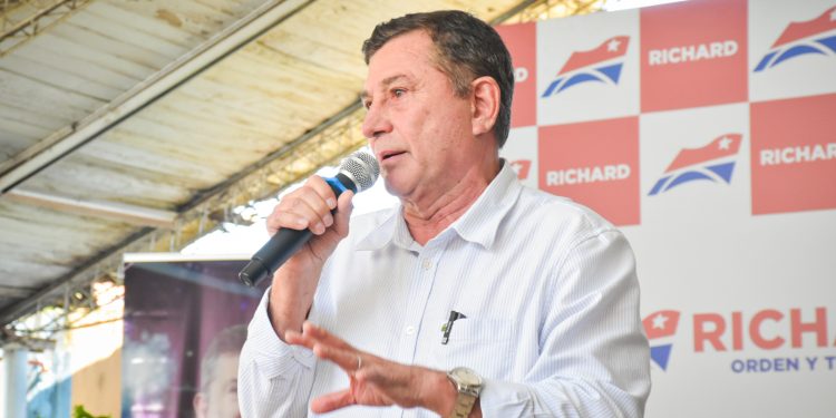 Pettengill: «no tengo dueño, mi candidatura depende de la gente»