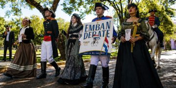 ‘Embanderate’ para celebrar los 215 años de Independencia Nacional