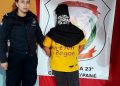 Mujer es detenida tras agredir a su esposo, sus hijas e intentar quemar la casa