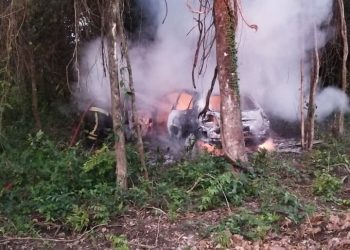 Hallan automóvil incendiado con un cuerpo calcinado en Cambyretá