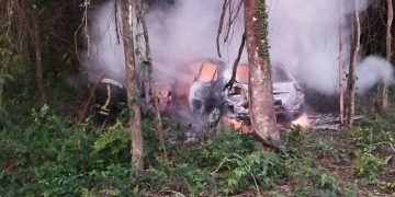 Hallan automóvil incendiado con un cuerpo calcinado en Cambyretá