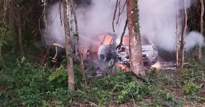 Hallan automóvil incendiado con un cuerpo calcinado en Cambyretá