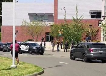 Seis heridos durante ataque a puñaladas en una escuela en Washington
