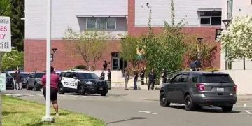 Seis heridos durante ataque a puñaladas en una escuela en Washington