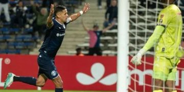 Arce on fire: hat-trick y locura total en Independiente Rivadavia