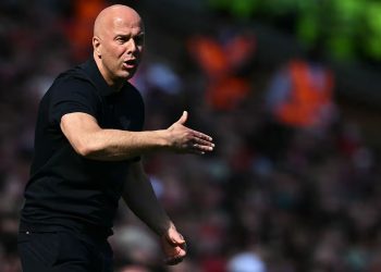 Liverpool despide al entrenador Arne Slot
