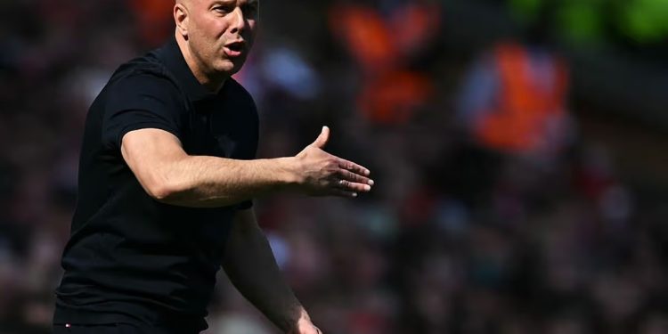 Liverpool despide al entrenador Arne Slot