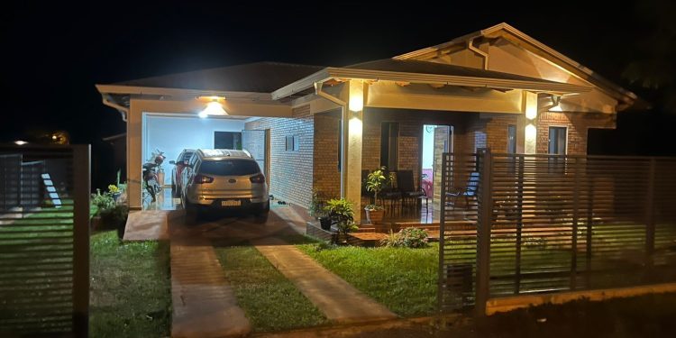 Delincuentes armados toman de rehén a una familia y roban dinero y celulares en Bella Vista
