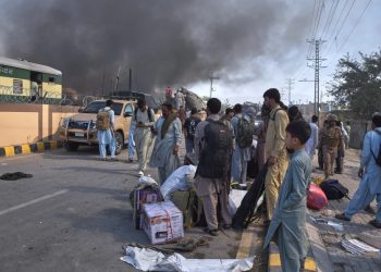 Al menos 23 muertos y más de 70 heridos en atentado contra tren en Pakistán