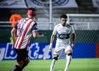 Olimpia logra un triunfo clave en su visita a Barracas Central