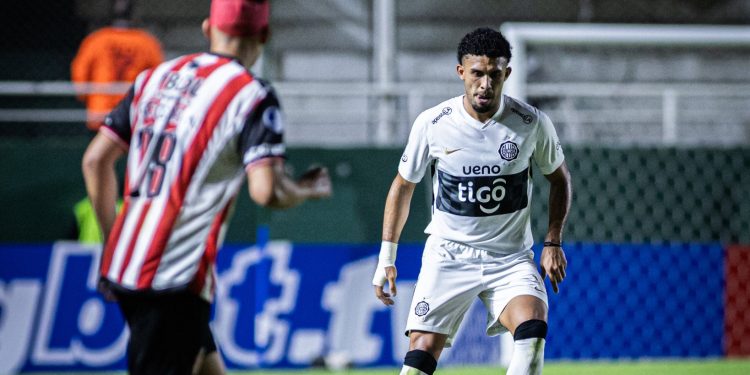 Olimpia logra un triunfo clave en su visita a Barracas Central