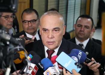 Senado adelanta sesión ordinaria para definir el futuro de Erico Galeano