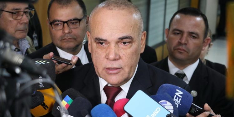 Senado adelanta sesión ordinaria para definir el futuro de Erico Galeano