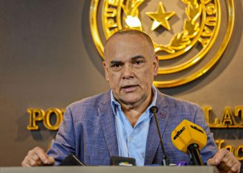 Basilio Núñez anuncia que acatará eventual reincorporación de Kattya González