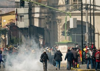 Bolivia prepara operación policial y militar para levantar bloqueos en rutas