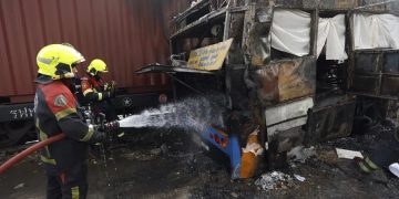 Choque entre tren y autobús deja 8 fallecidos y 25 heridos en Tailandia