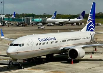 Escándalo sexual en pleno vuelo: detuvieron a una pareja por «exhibiciones obscenas»